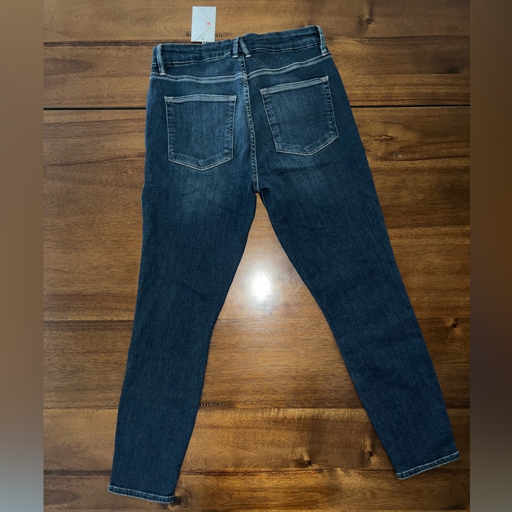 Good American - Good Legs Cropped Jeans - Picture 6 of 14